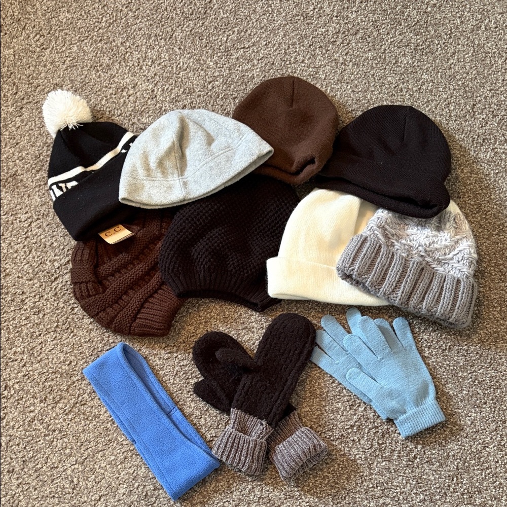 Bundle of Winter Items…8 Hats, 2 Gloves, and 1 Headbad